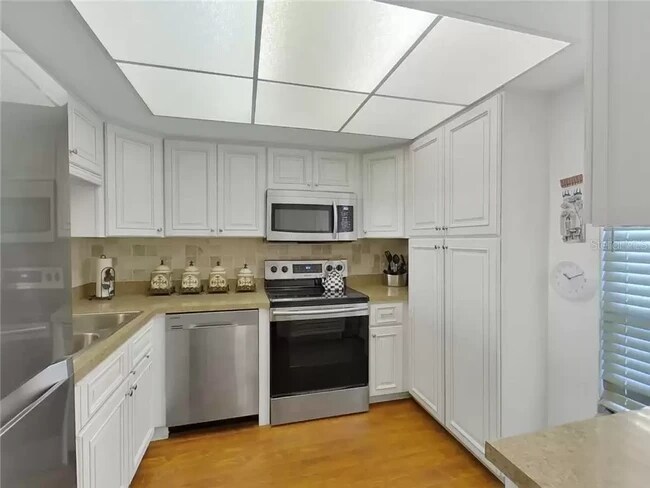 Kitchen - 2621 Cove Cay Dr Unit 608