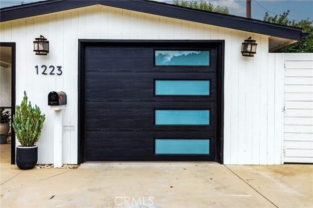 Building Photo - 1223 N Studebaker Rd Rental