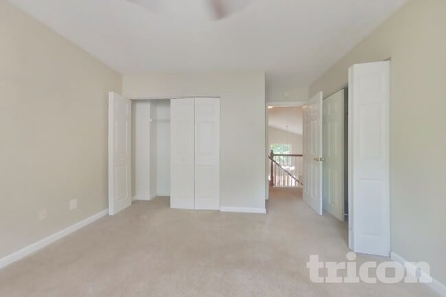 Photo - 102 W Oaks Pl