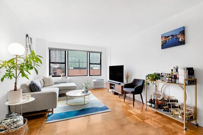 333 E 34th St Unidad 9A
