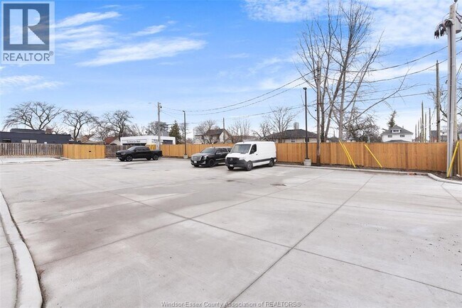 Photo - 840 Wyandotte St E Unit 305