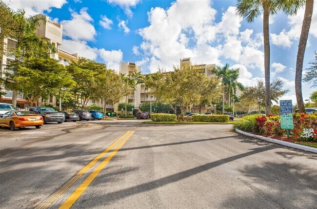 Photo - 3600 Oaks Clubhouse Dr Unit 302