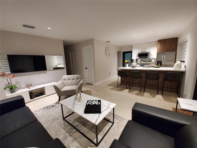 Photo - 77 NE 43rd St