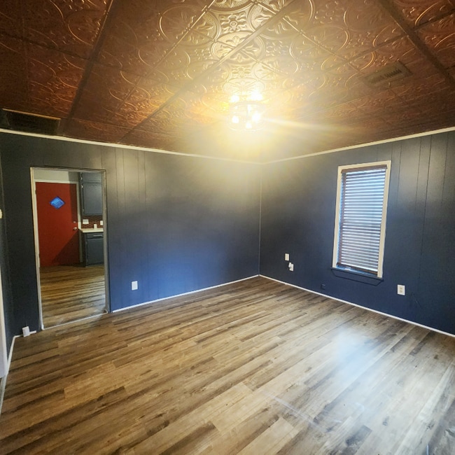 Photo - 415 W Oregon Ave