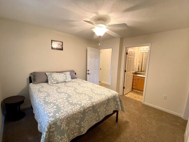 Photo - 1012 Harts Cove Way