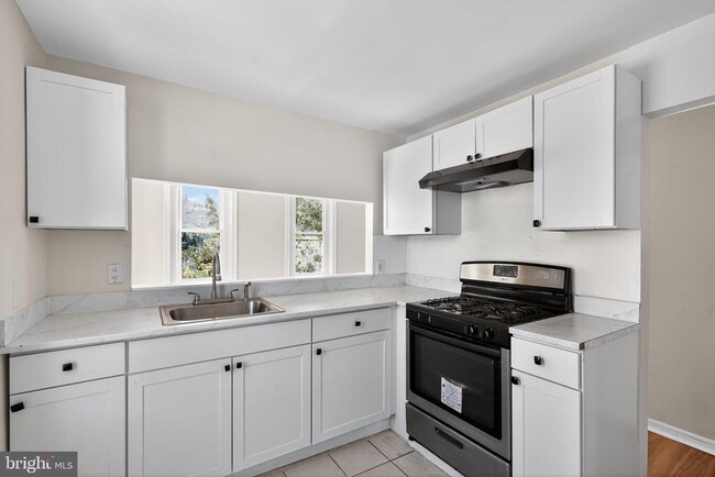 Building Photo - 59 Southard St Rental