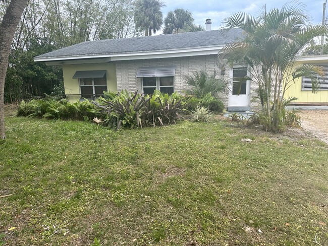 Building Photo - 257 SE Four Winds Dr Rental