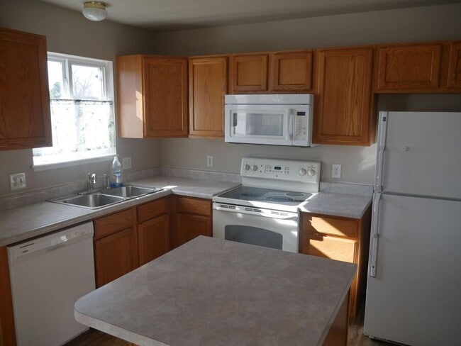 Photo - 2063 Fairweather Way