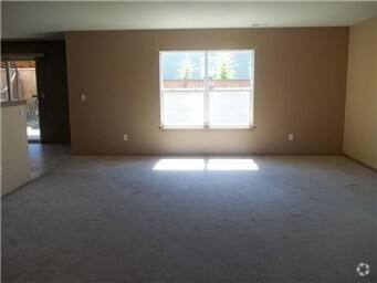 Building Photo - Large Puyallup rental 4 bedroom