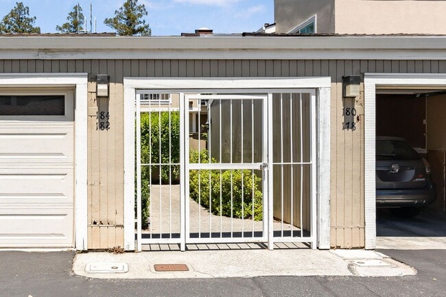 Spacious 2BR/2.5BA Townhome in Prime Milpi... - Spacious 2BR/2.5BA Townhome in Prime Milpi...