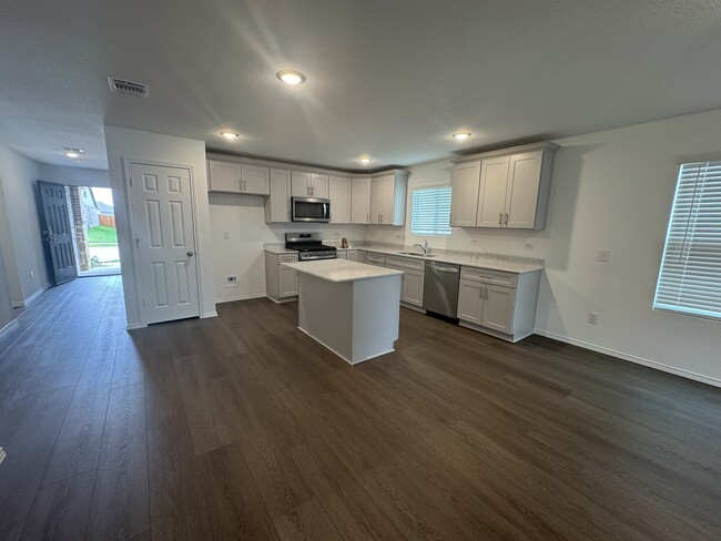 Kitchen - 16113 Isles Dr