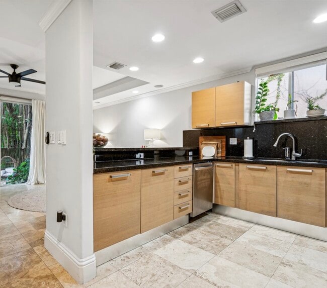 Photo - 3168 Ohio St