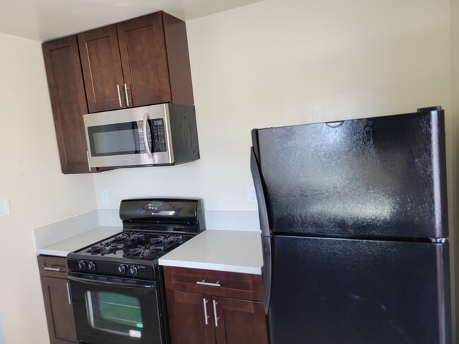 Photo - 2416 Flower St Unit B