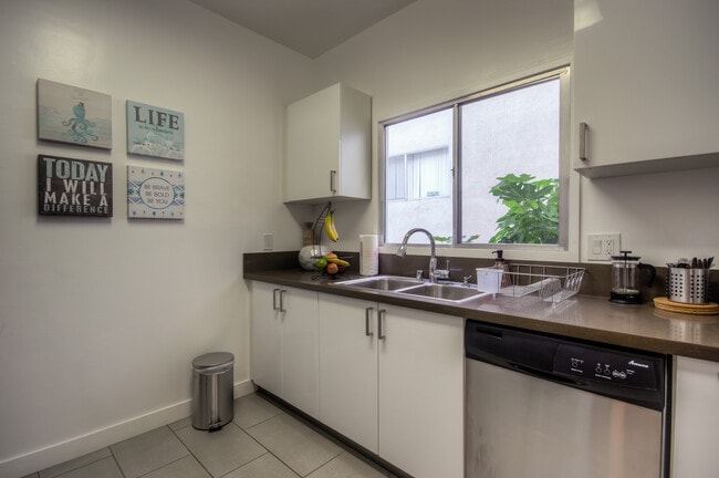 Photo - 210 S Arnaz Dr