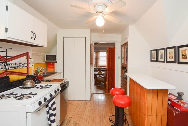 Photo - 1703 W Nelson St Unit J07P