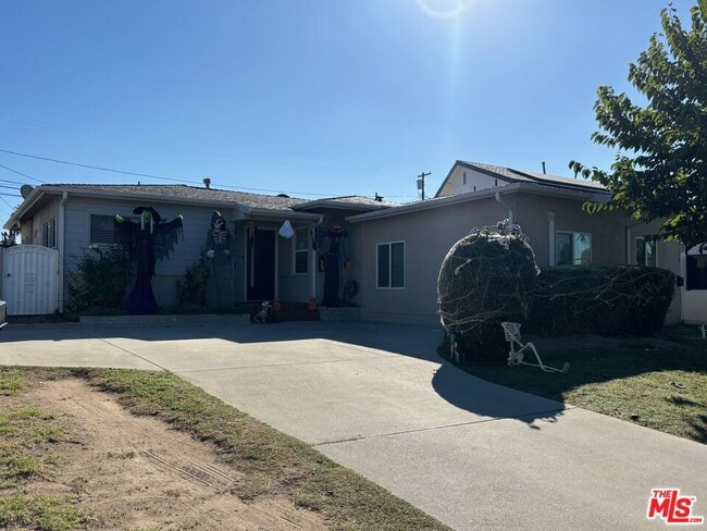 Photo - 10148 Gothic Ave