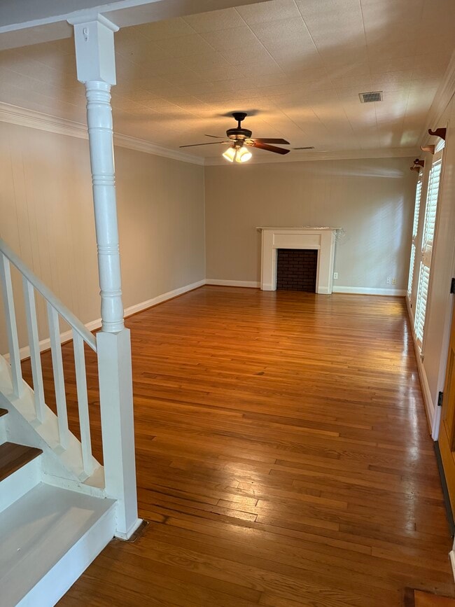 Photo - 940 Central Dr