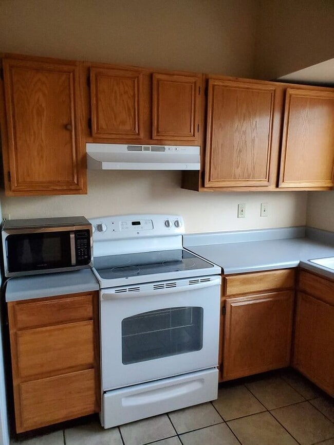 COMING SOON! Adorable 3 Bed 2 Bath in Toll... - COMING SOON! Adorable 3 Bed 2 Bath in Toll... House