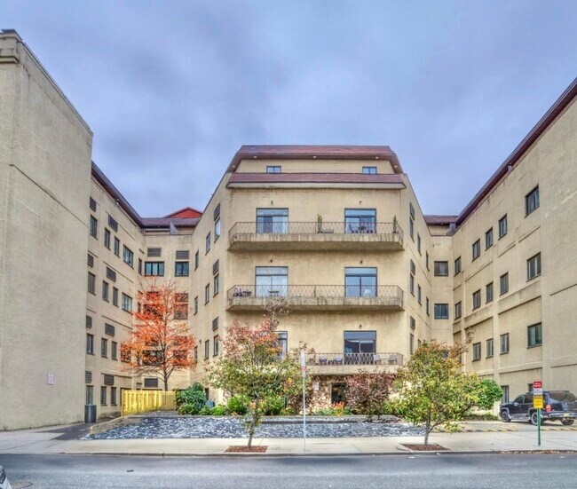 Building Photo - 75 Liberty Ave Unit B17