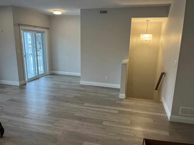 Photo - 32 Third Av Unit B