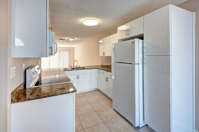 Photo - 858 Crystal Lake Dr