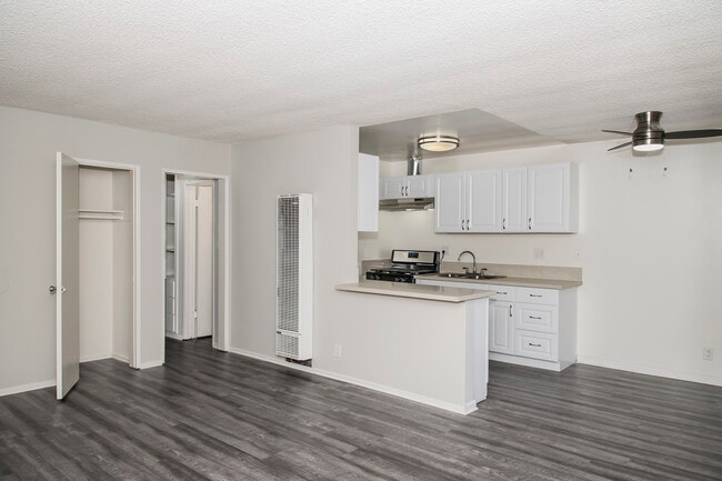 Photo - 833 W Foothill Blvd