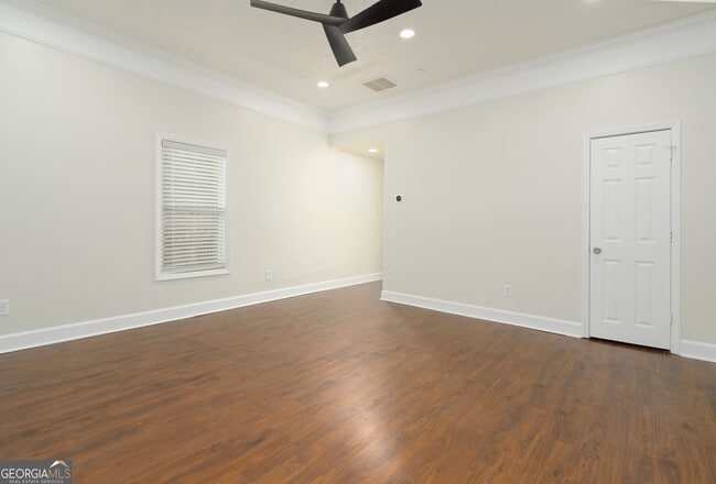 Photo - 970 Hubbard St SW