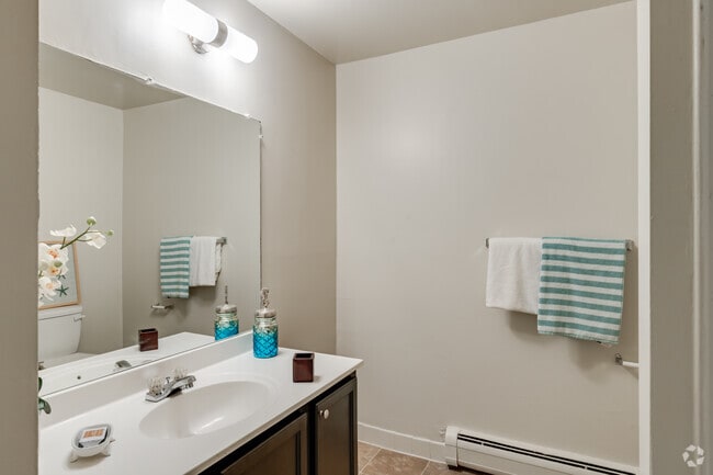 2BR , 1,5BA - Ceniza - 1.125SF - Eastern Lofts Apartment Homes