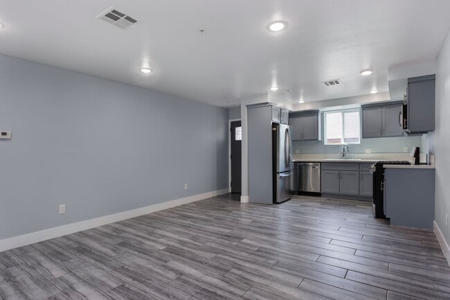 Photo - This beautiful and updated 4 Bed / 3 Bath apartment in a prime Boyle Heights location is now avai... Unidad 958 1/2 S Breed St