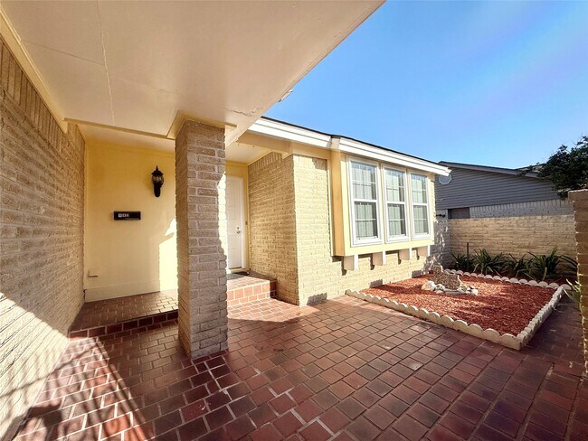 Photo - 10423 Kirkshire Dr