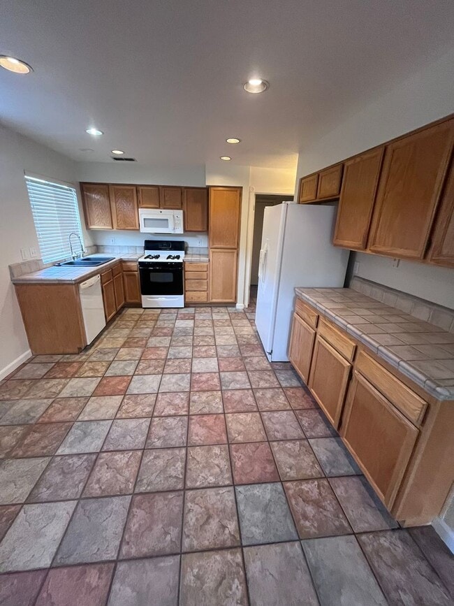 Photo - BEAUTIFUL UPDATED HOME IN WEST ROSEVILLE!!