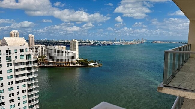 Building Photo - 1155 Brickell Bay Dr Unit PH104