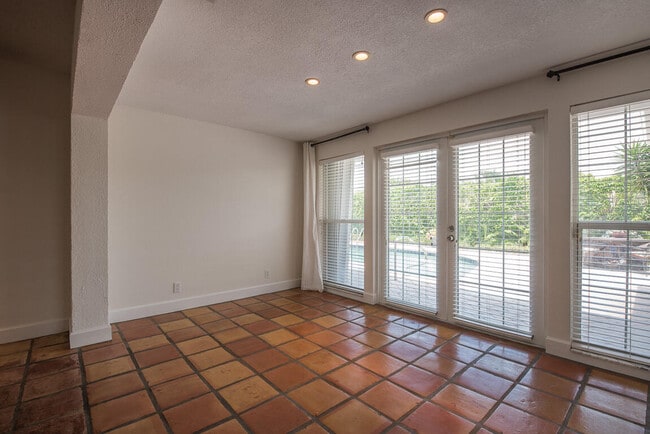 Photo - 1300 Walnut Terrace