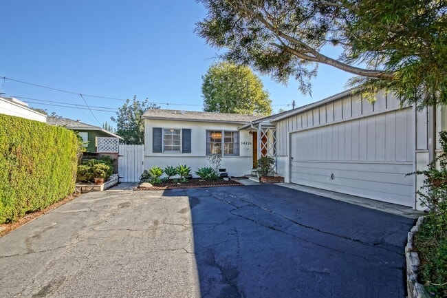 Photo - CHARMING, BRIGHT & AIRY HOLLYGLEN HOME W/ BEAUTIFULLY LANDSCAPED FRONT & REAR YARDS W/ PATIO BLOC...