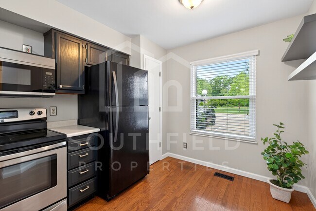Photo - 1069 Crisfield Dr