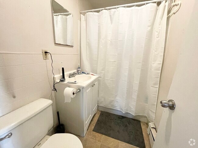 Building Photo - 1572 Tremont St Unit 2 Rental