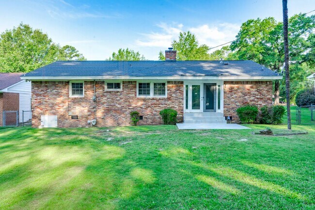 2532 Parkwood Dr