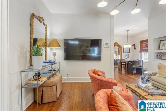 Photo - 620 52nd St S