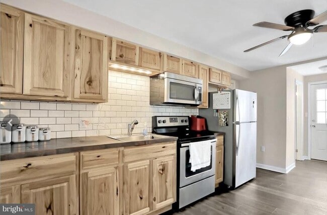 316 W 9th St