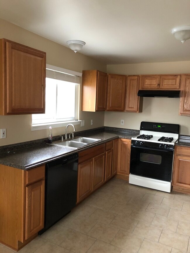 Photo - 563 E Guthrie Ave