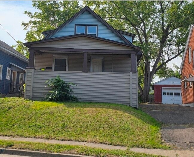 Building Photo - 35 Dayton St Unit 2