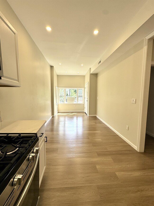 Photo - 628 Bramhall Ave