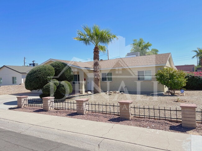 Photo - 2401 E Meadowbrook Ave