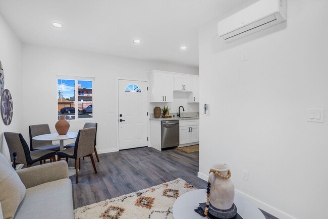 Photo - Beautiful Renovated 2 Bed/1 Bath with Yard Unit 4955