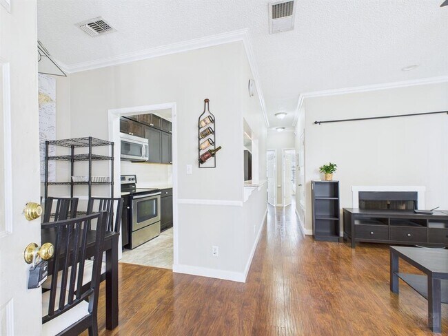 Photo - 2300 Leon St Unit 205