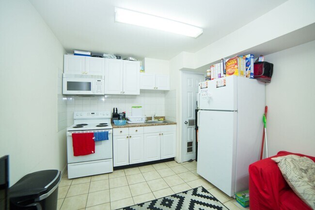 Building Photo - Modern New Luxury Temple Apartments Unit 2