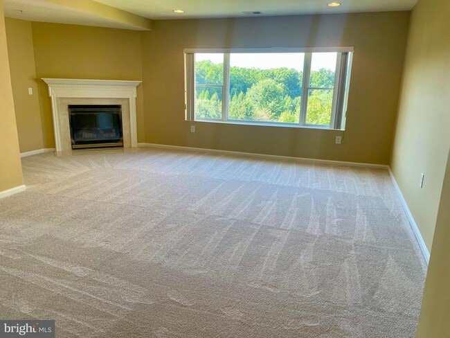 Building Photo - 12251 Roundwood Rd Unit 608