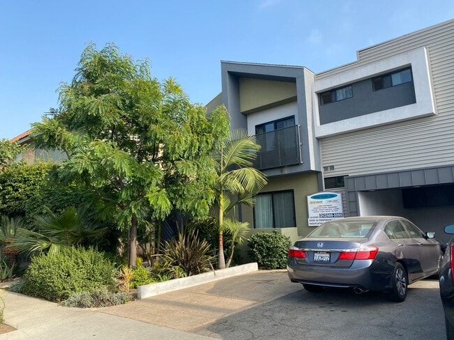 Building Photo - 12618 Pacific Ave