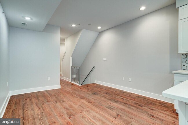 Photo - 2526 E Albert St