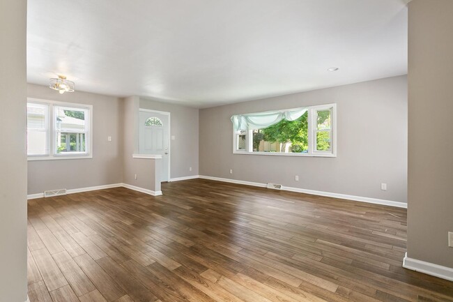 Photo - 5147 N 55th St